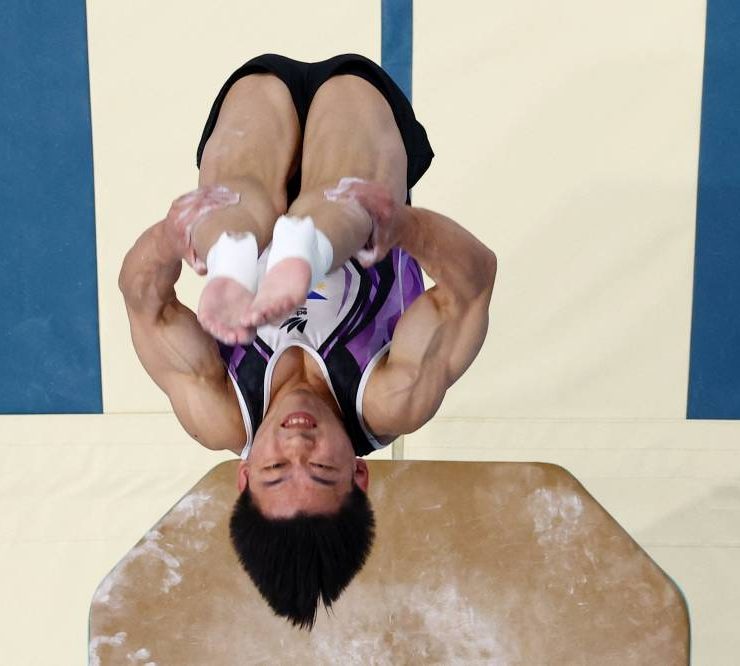 Paris 2024 Olympics - Artistic Gymnastics - Men's Vault Final - Bercy Arena, Paris, France - August 04, 2024. Carlos Edriel Yulo of Philippines in action on the Vault. REUTERS/Athit Perawongmetha